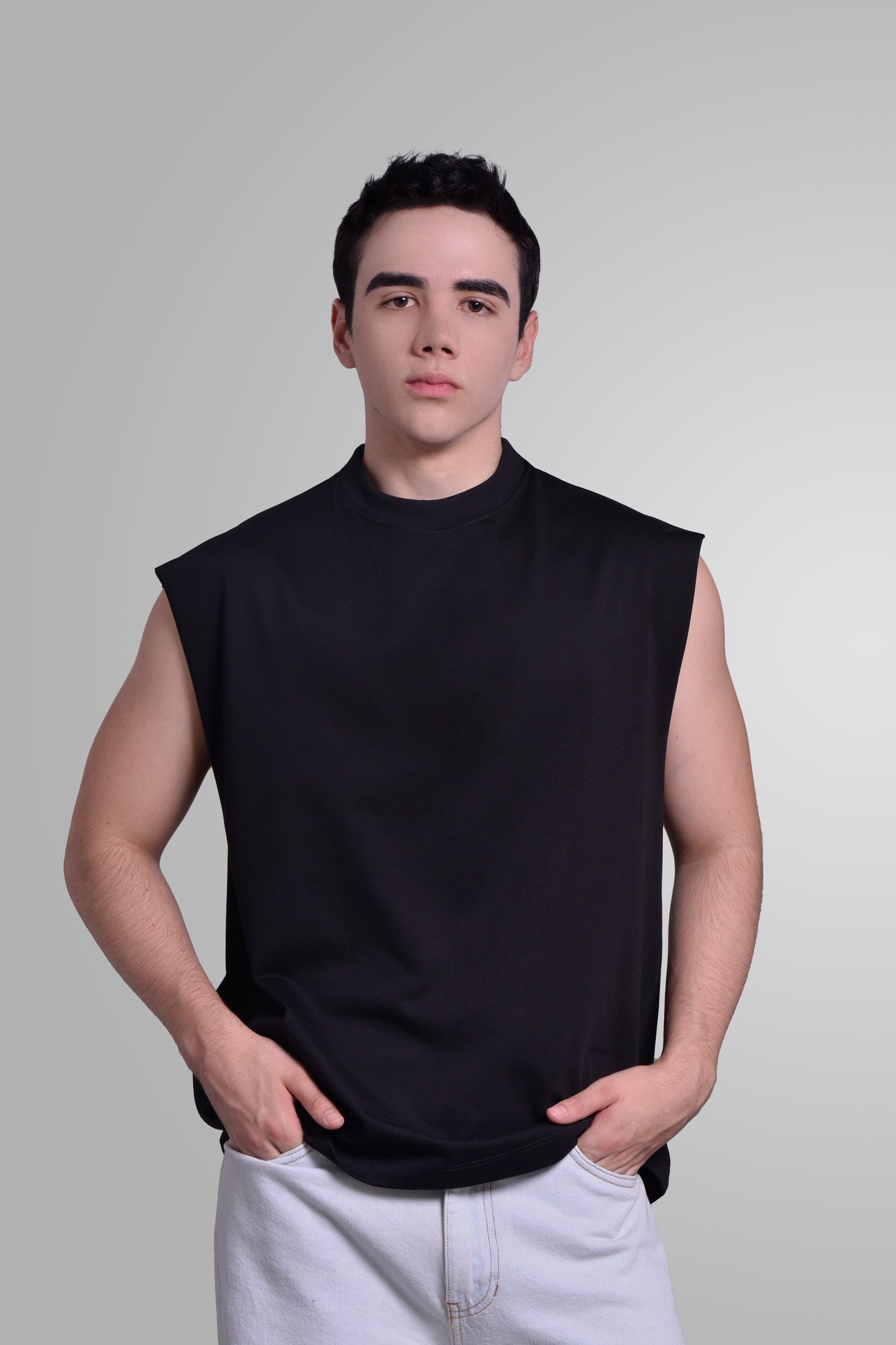 CAMISILLA TANK NEGRA BASICA