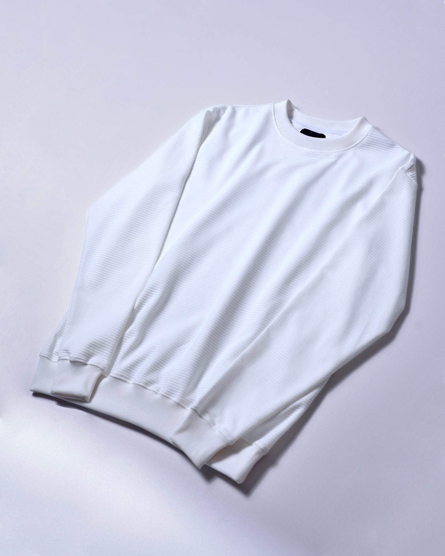 CAMIBUSO TEXTURIZADO DE RAYAS COLOR BLANCO HUESO