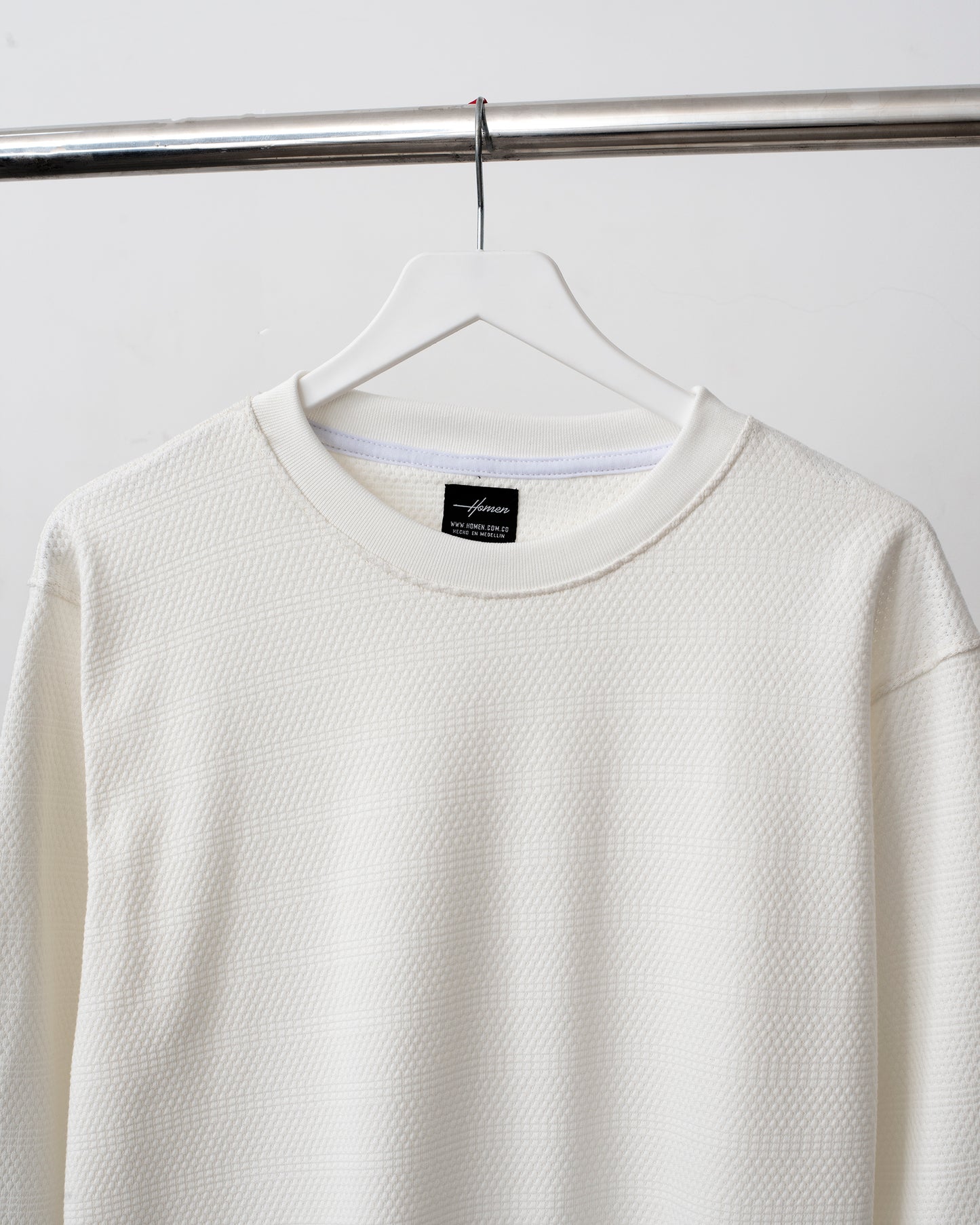 CAMIBUSO TEXTURIZADO COLOR BLANCO HUESO